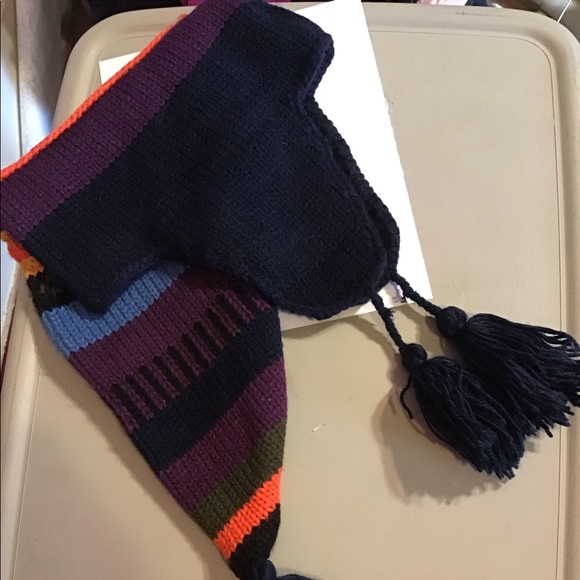 Stocking hat with ear coverings, has tassels too - Picture 1 of 8